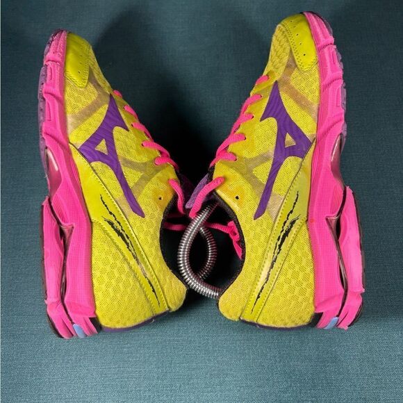 Size 7.5 - Women’s Mizuno wave rider multicolor shoes - Picture 6 of 9